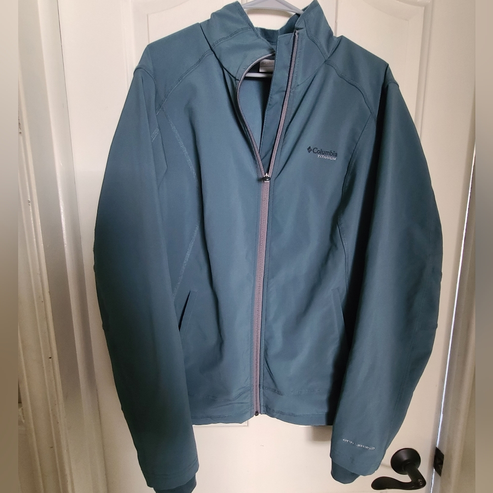 Xl women Columbia Titanium jacket